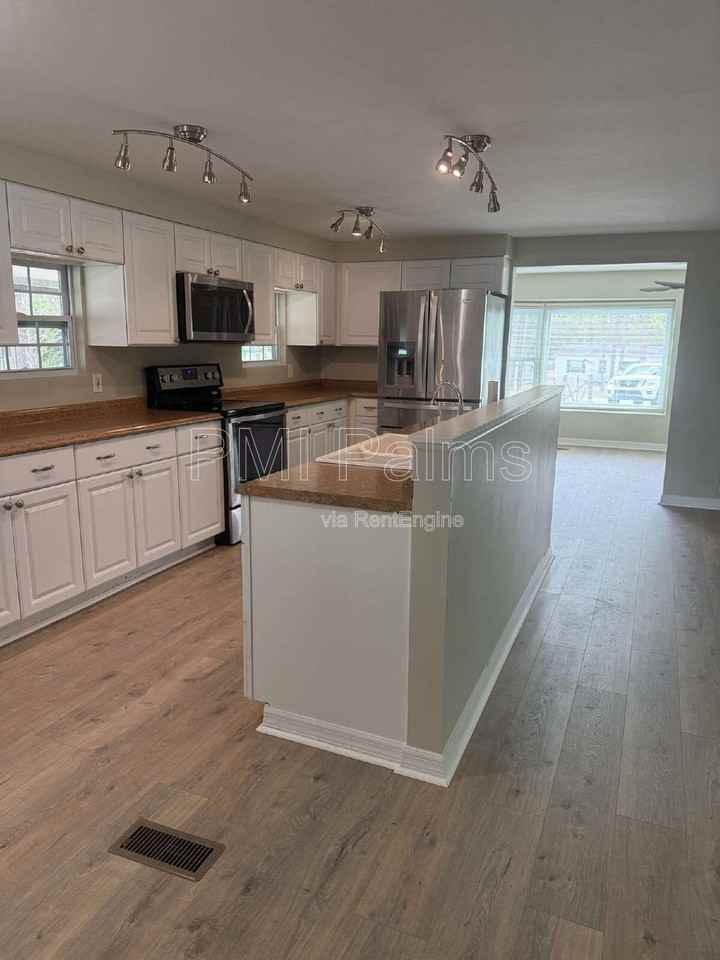 17719 Carthage Ave - Photo 5 of 41