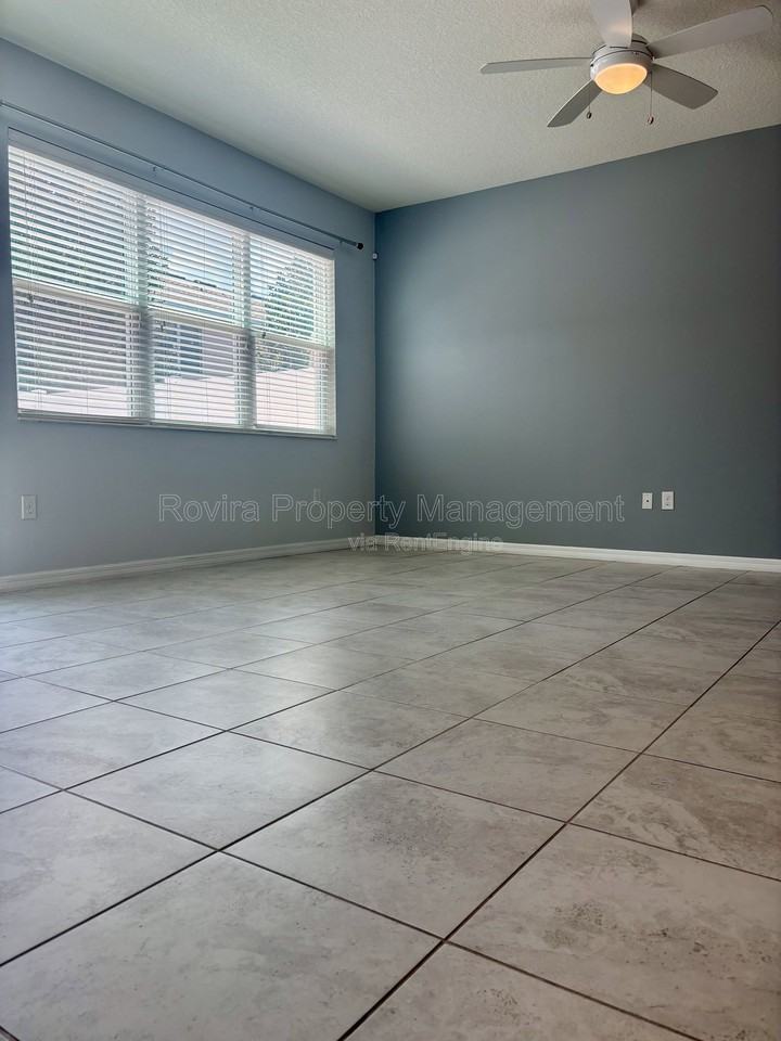 5124 Crown Haven Dr #1 - Photo 7 of 17
