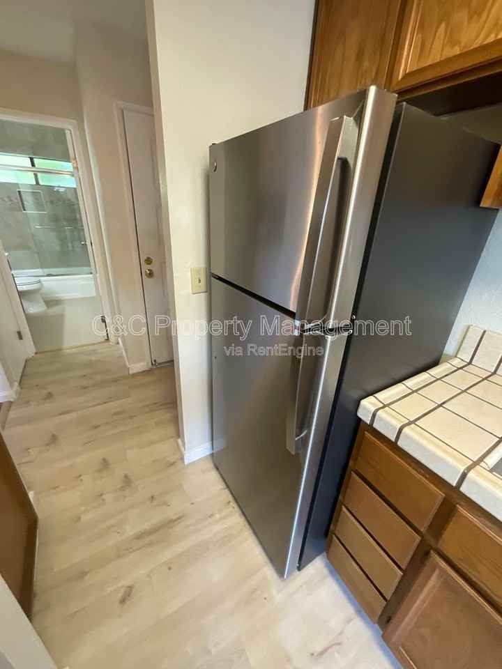 6254 Joaquin Murieta Ave #B - Photo 6 of 25