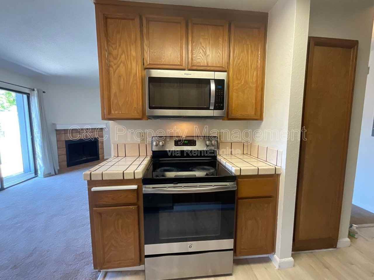 6254 Joaquin Murieta Ave #B - Photo 7 of 25