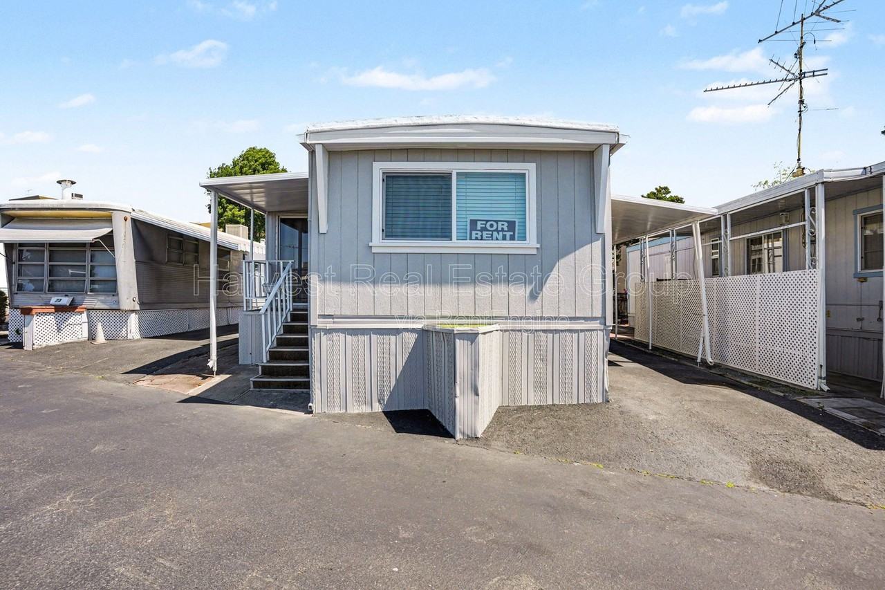 3913 Castro Valley Blvd #72 - Photo 3 of 16