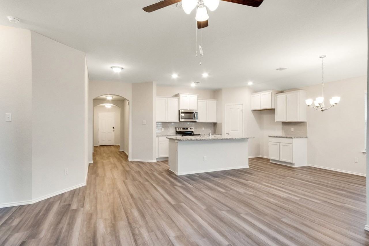 117 Nathaniel Dr - Photo 5 of 50