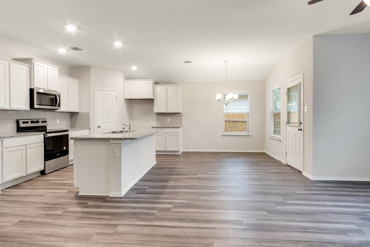 117 Nathaniel Dr - Photo 6 of 50