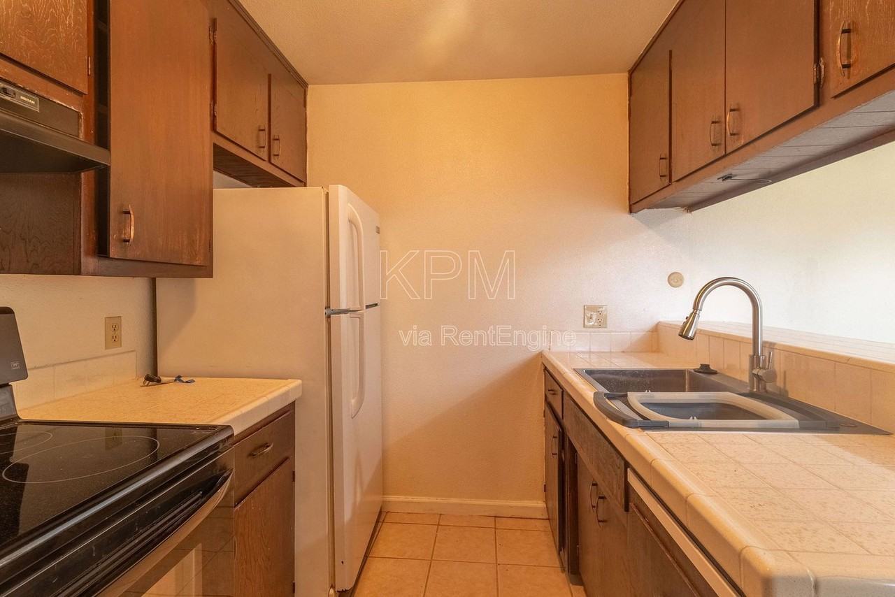 1227 Pinetree Dr #1 - Photo 7 of 13