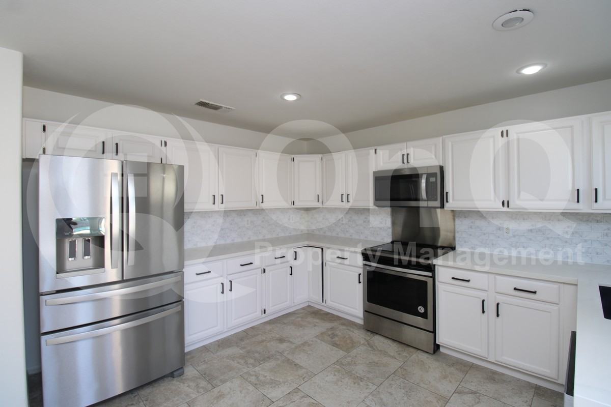 137 W Leah Ct - Photo 4 of 25