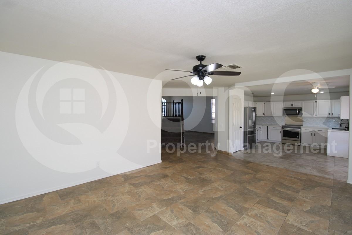 137 W Leah Ct - Photo 7 of 25