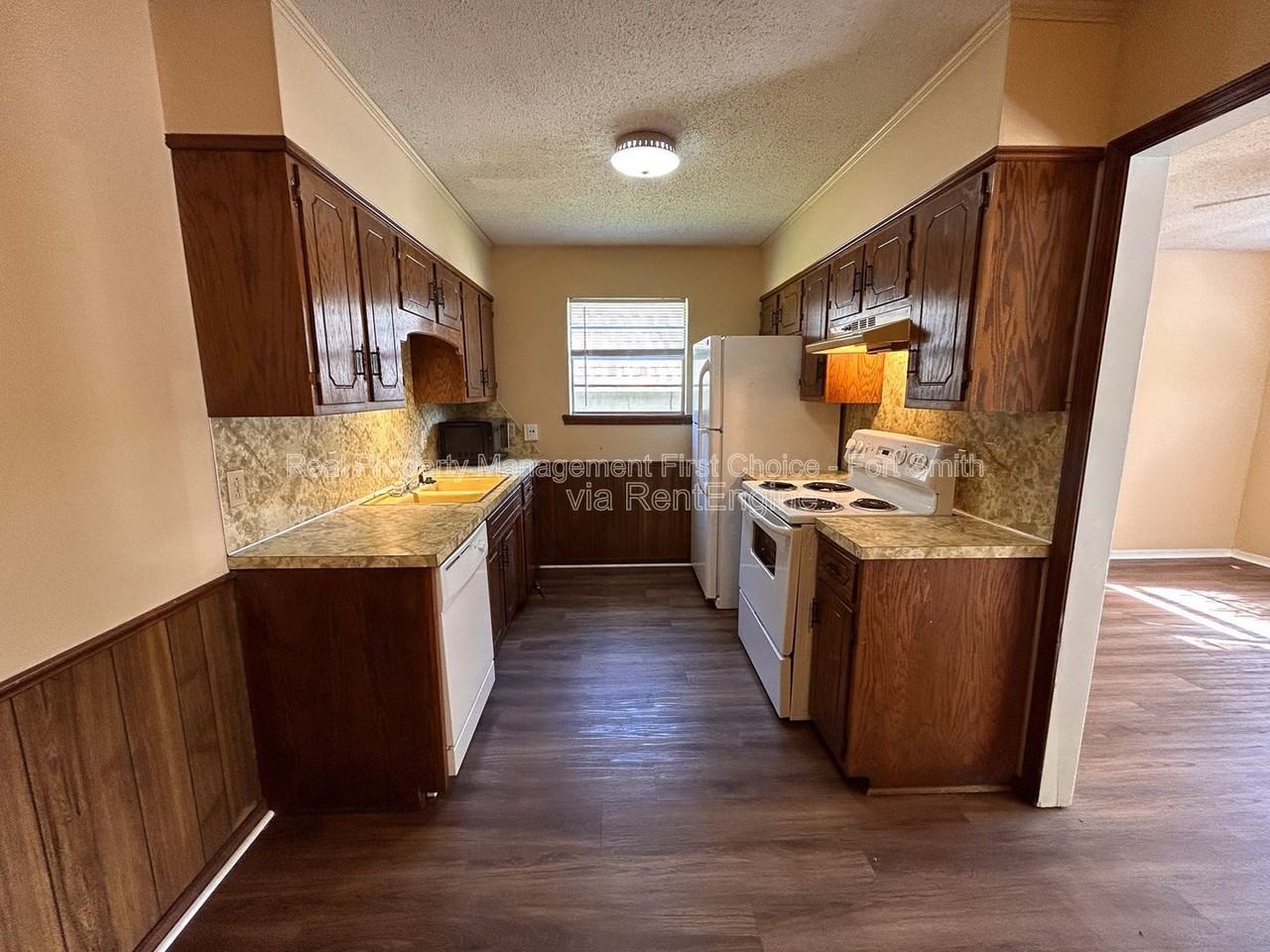 1112 Tancred St - Photo 5 of 18