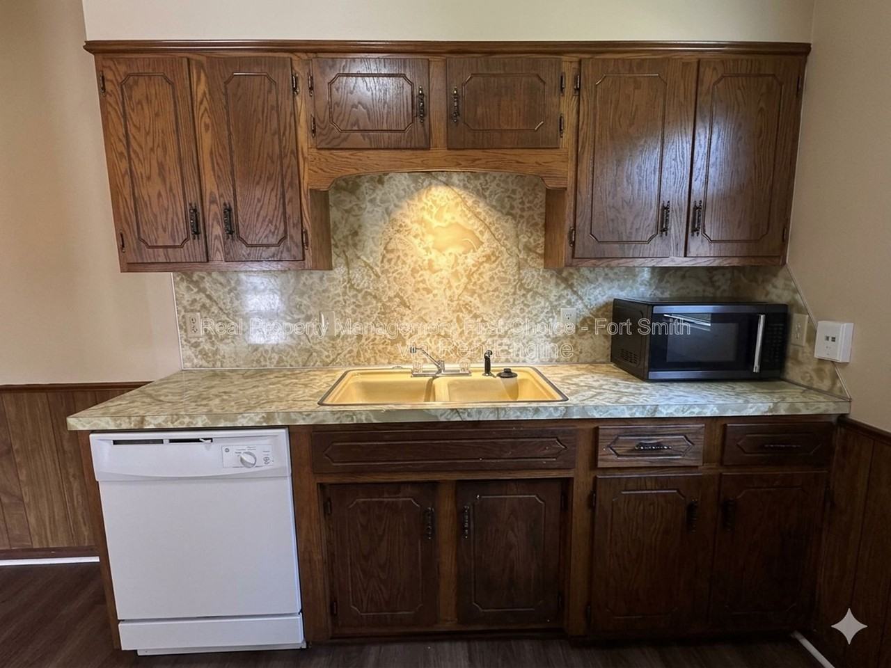 1112 Tancred St - Photo 7 of 18