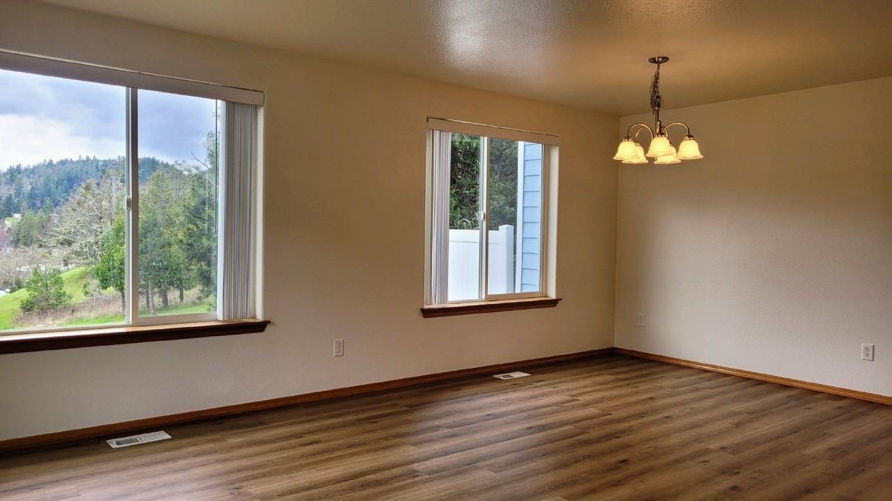 450 Maylea Pl - Photo 3 of 15