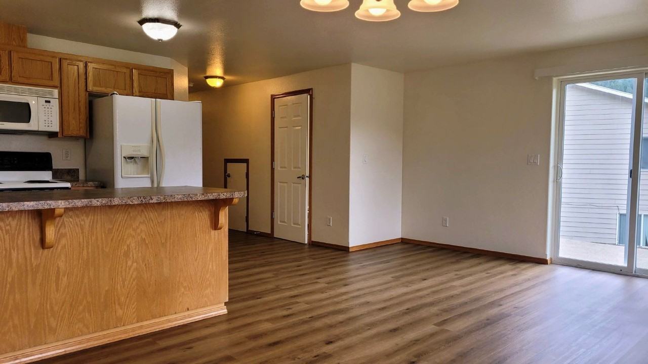 450 Maylea Pl - Photo 7 of 15