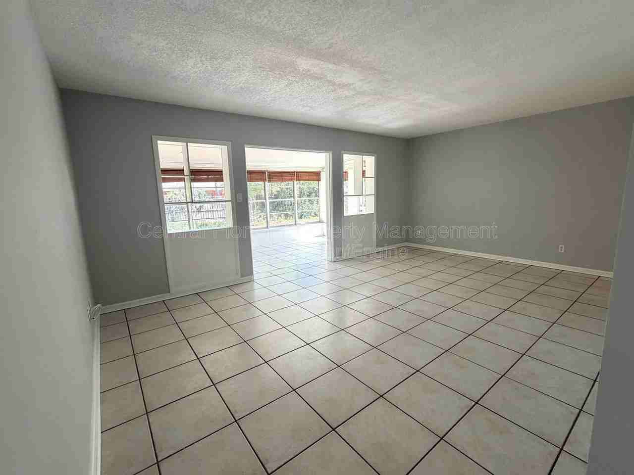 1947 Summerfield Rd - Photo 4 of 21