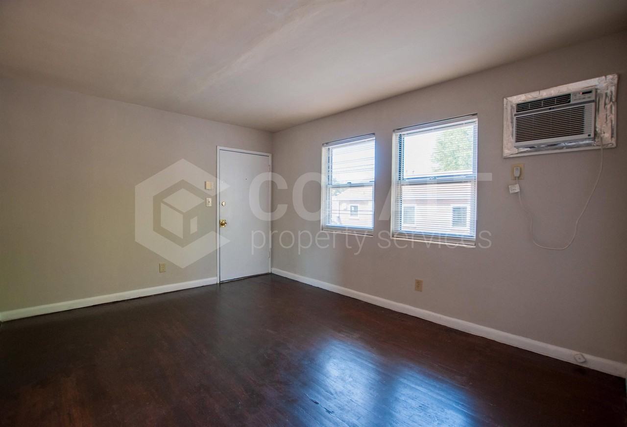 954 Saint Charles Ave Ne #7 - Photo 4 of 16