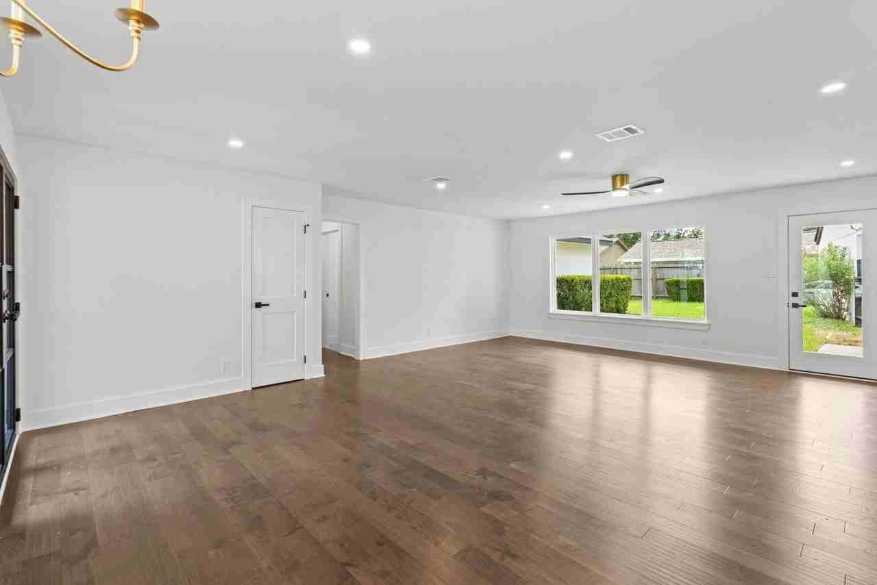 2823 Stetson Ln - Photo 3 of 19