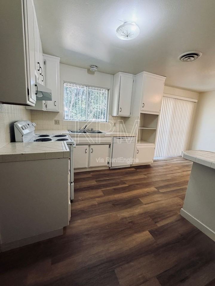 8446 N El Dorado St - Photo 5 of 21