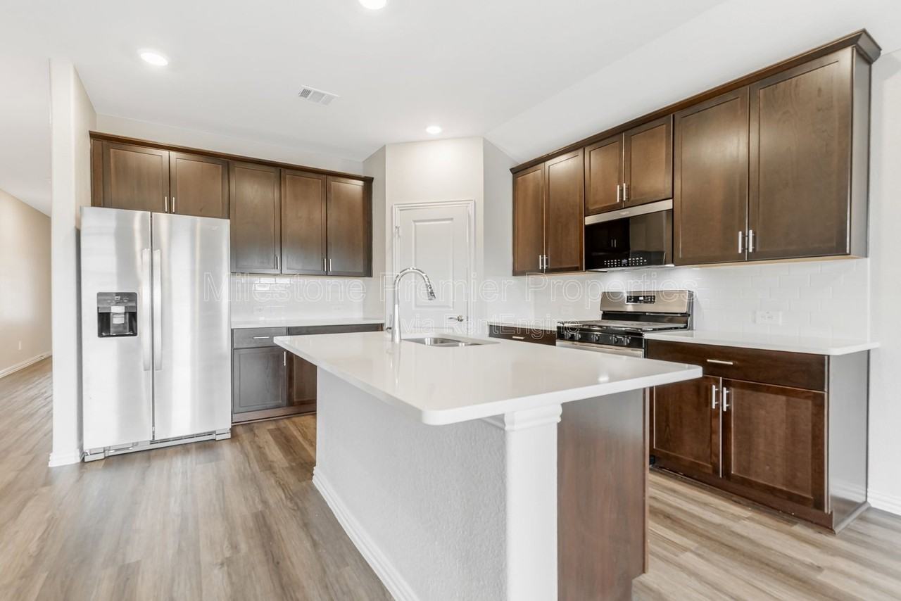 2200 Dunbar Dr - Photo 7 of 41