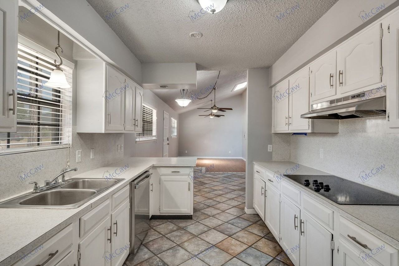 5117 Bahama Dr - Photo 4 of 17