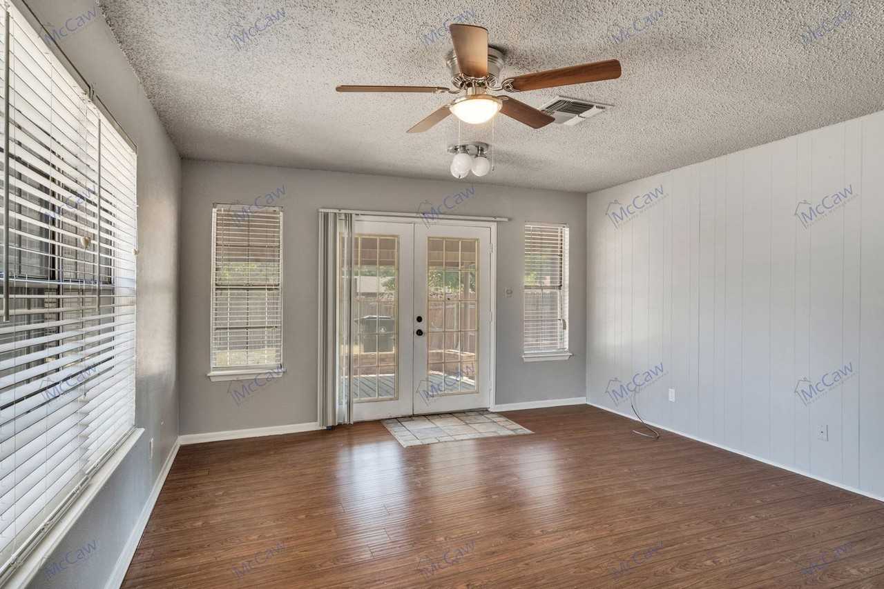 5117 Bahama Dr - Photo 6 of 17