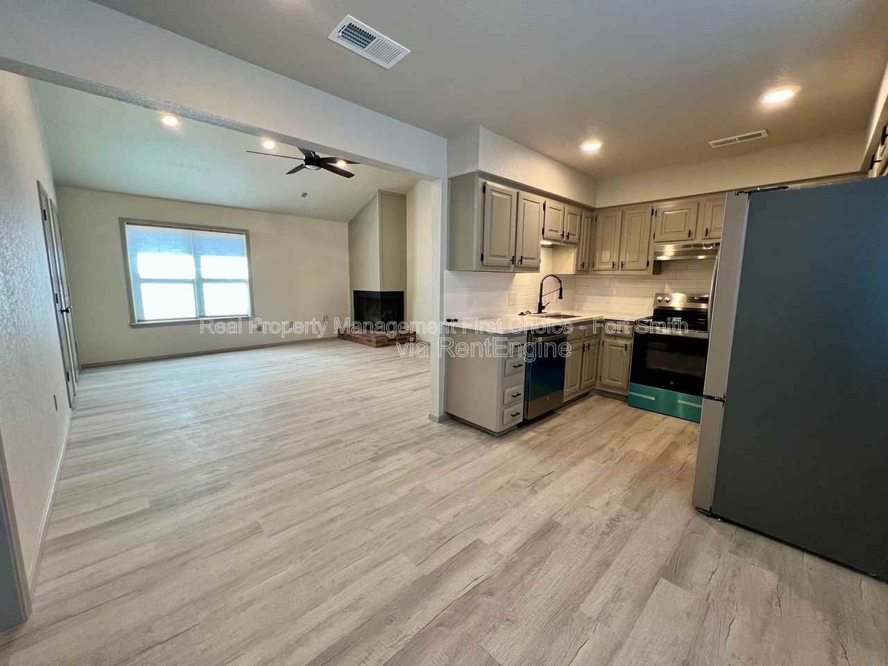 1709 Brooken Hill Dr - Photo 3 of 30