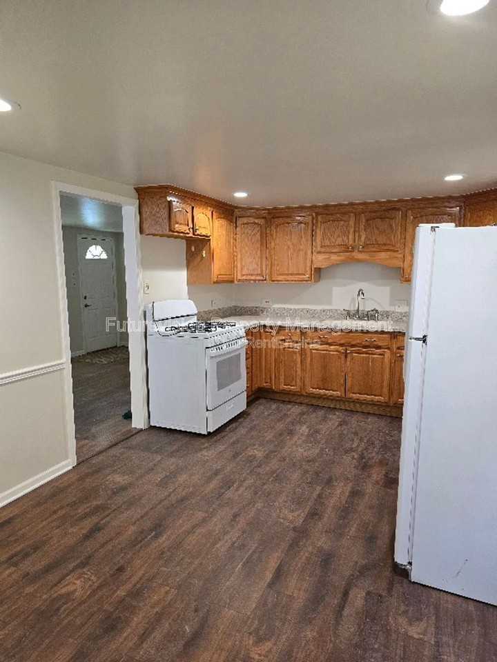 2421 Garden St - Photo 3 of 5