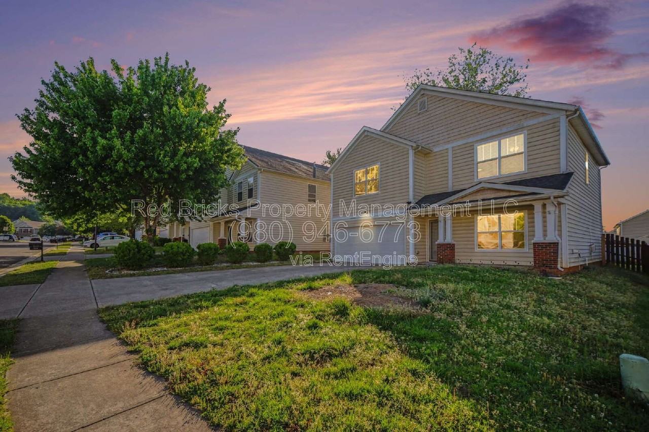 5518 Stowe Derby Dr - Photo 4 of 45