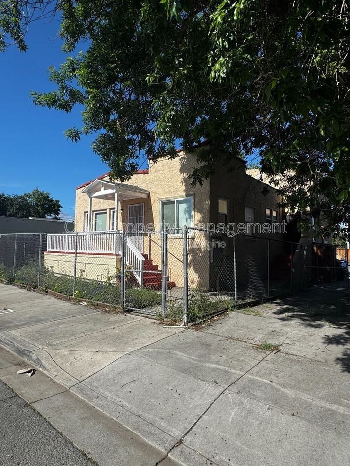 1140 West St - Photo 3 of 17