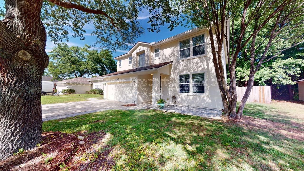 1063 Collinswood Dr W - Photo 2 of 46