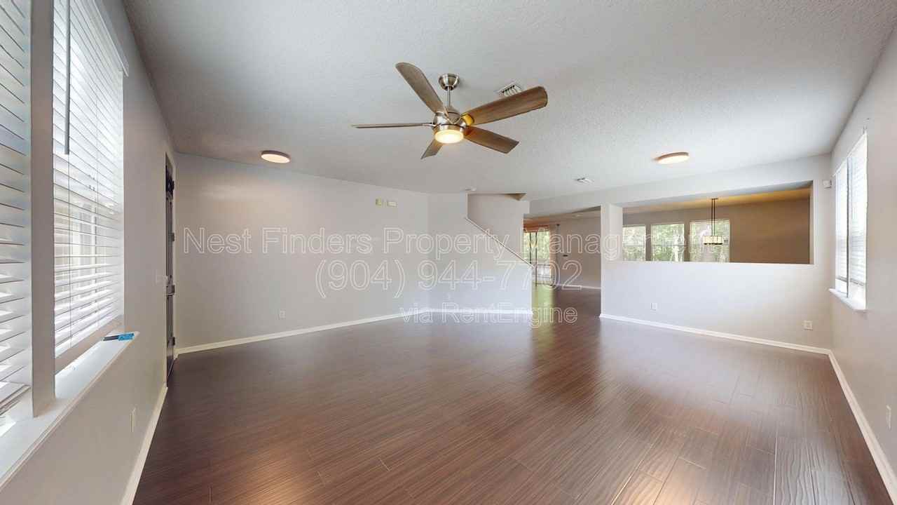 1063 Collinswood Dr W - Photo 5 of 46