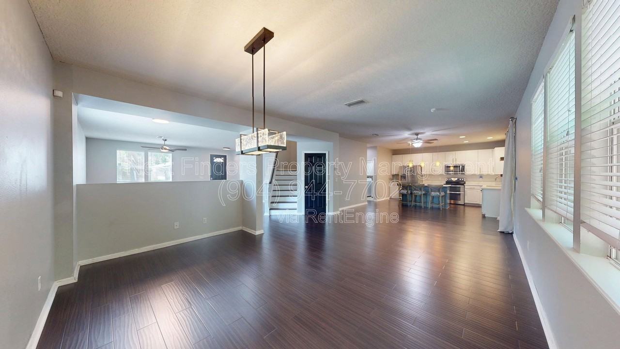 1063 Collinswood Dr W - Photo 7 of 46