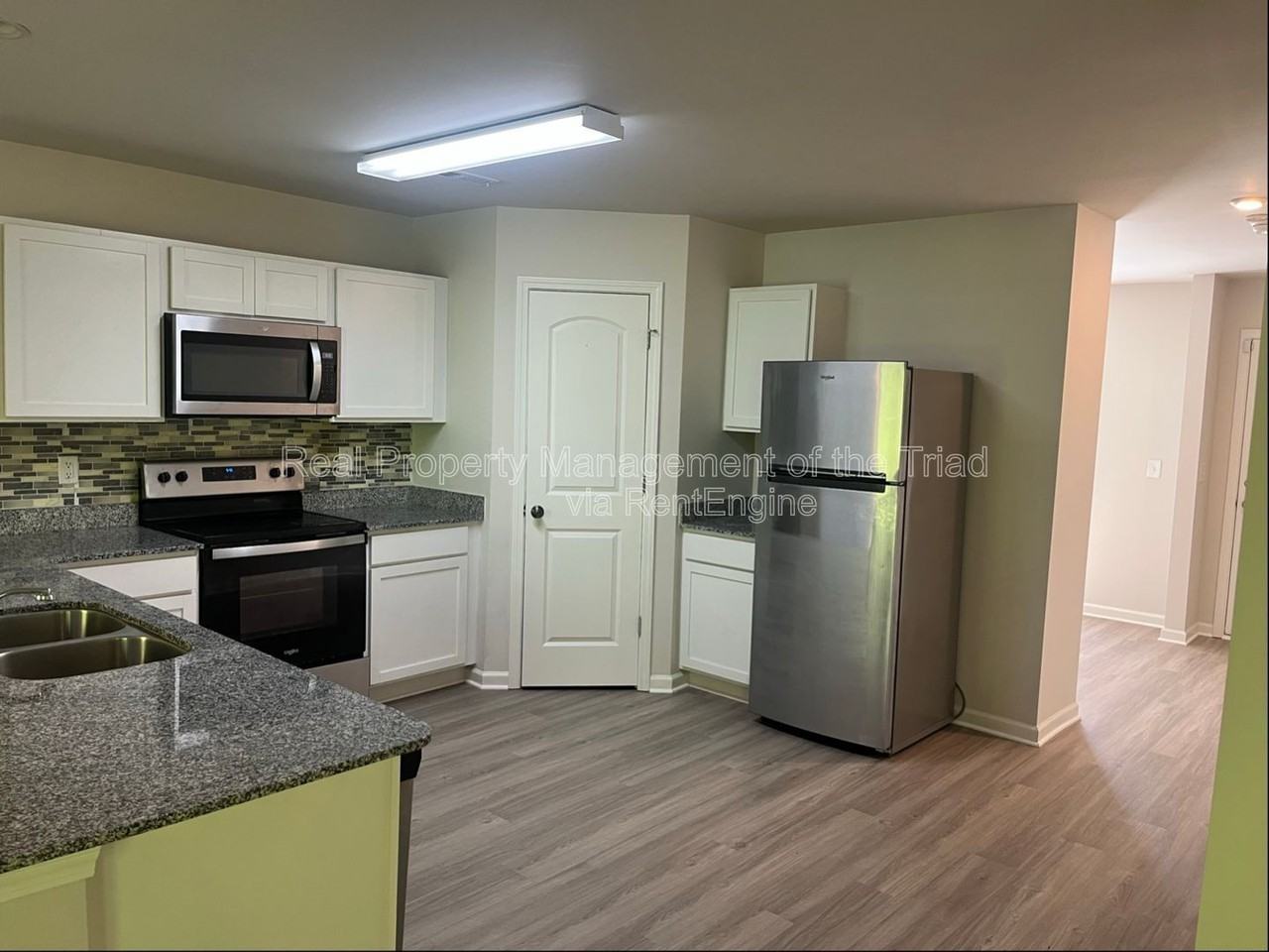 3802 Bellingham Ct - Photo 2 of 16