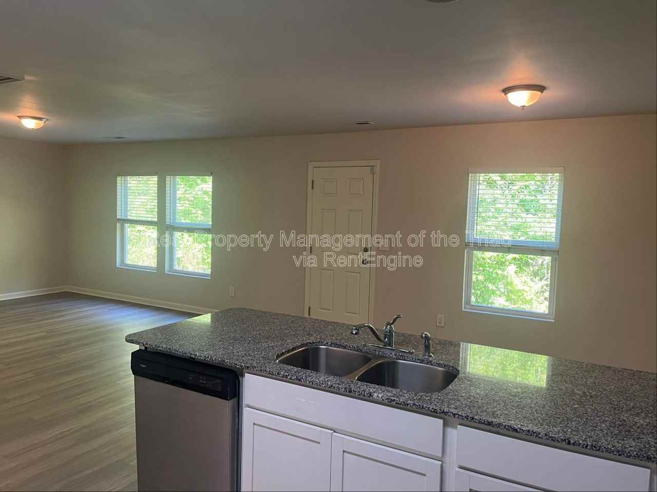 3802 Bellingham Ct - Photo 3 of 16