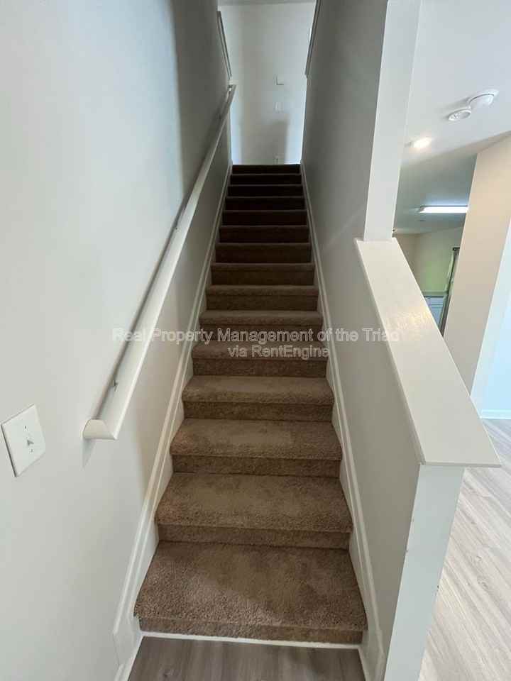 3802 Bellingham Ct - Photo 5 of 16