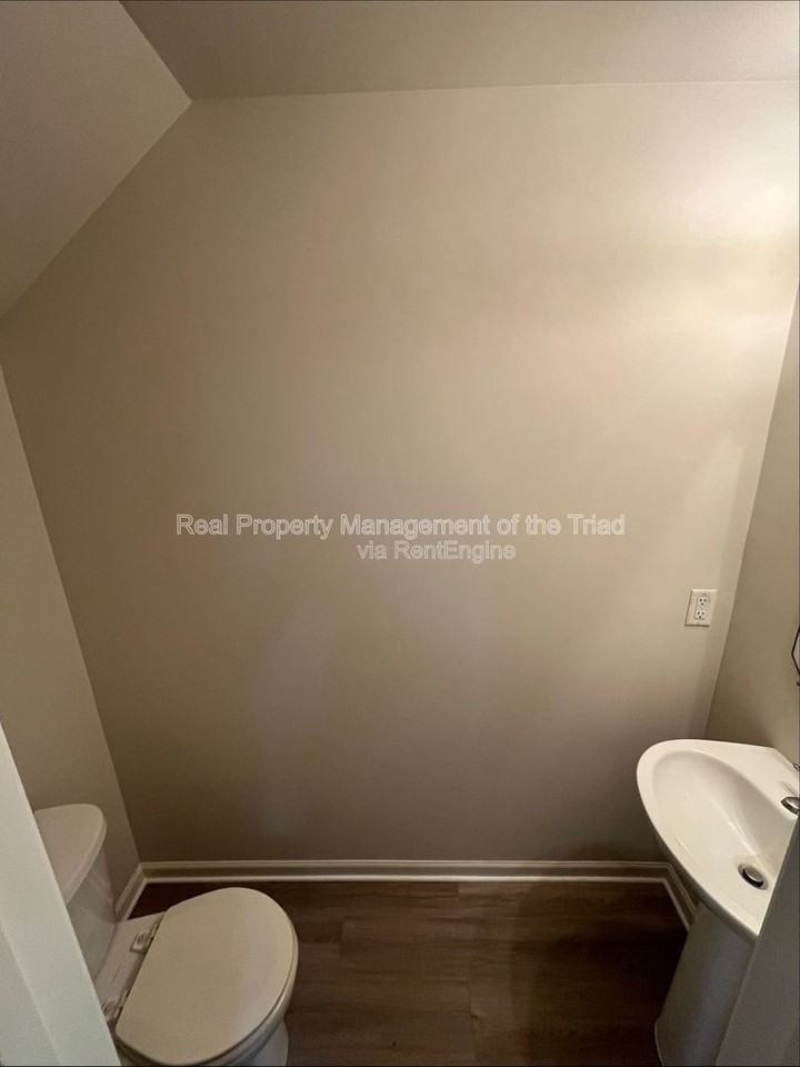 3802 Bellingham Ct - Photo 6 of 16