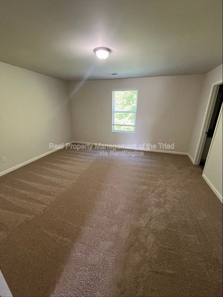 3802 Bellingham Ct - Photo 7 of 16