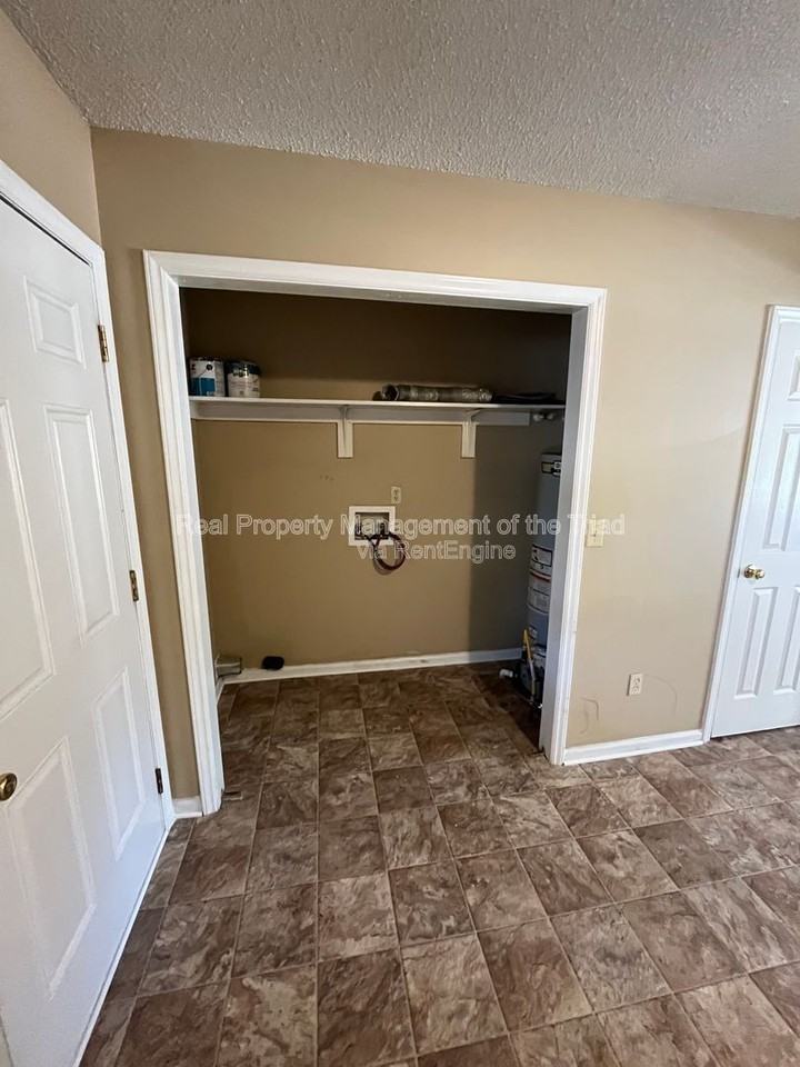 1703 10th St #A - Photo 3 of 11