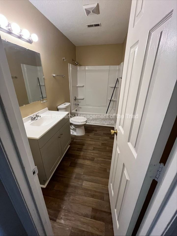 1703 10th St #A - Photo 4 of 11