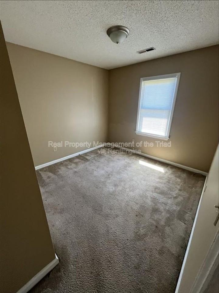 1703 10th St #A - Photo 6 of 11