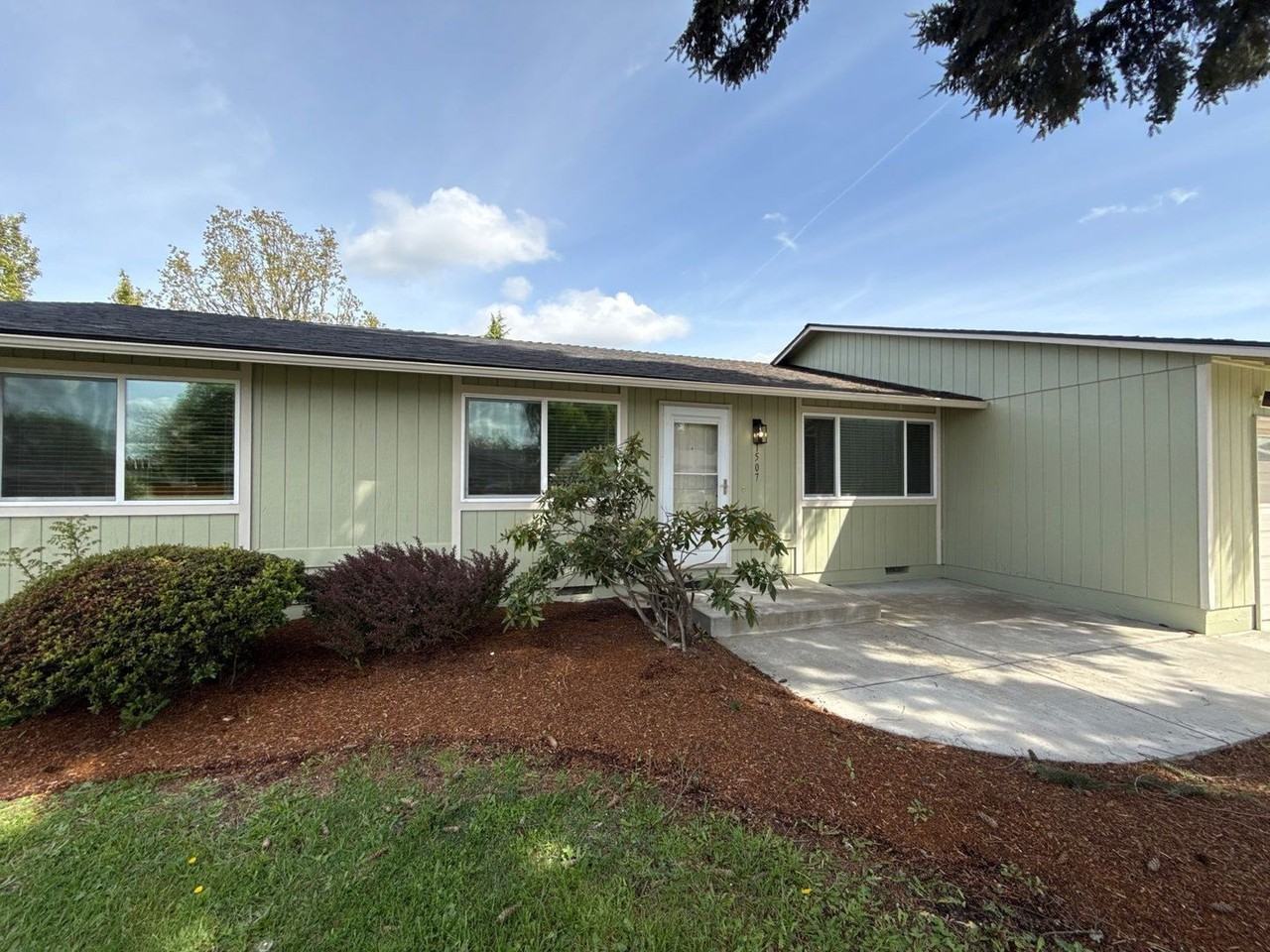 1507 Freeman Ct Ne - Photo 4 of 32