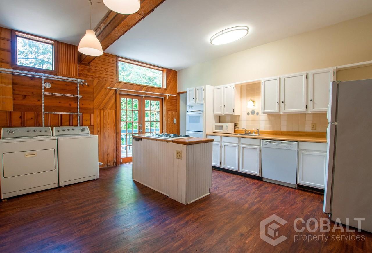 856 Monroe Dr Ne #B - Photo 3 of 24