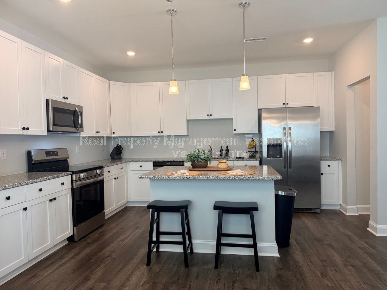 540 Barrington Row Ave - Photo 4 of 47