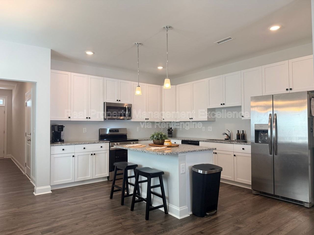 540 Barrington Row Ave - Photo 5 of 47