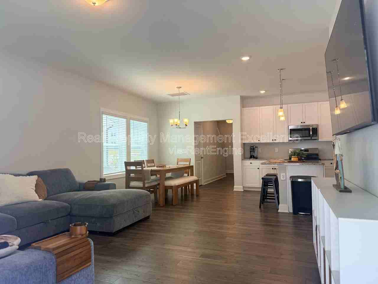 540 Barrington Row Ave - Photo 6 of 47