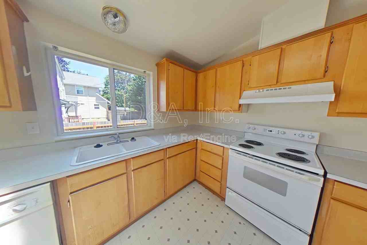 419 Nw 14th St - Photo 4 of 11