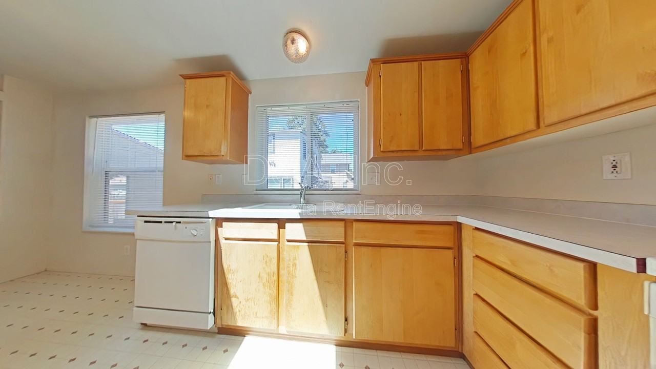 419 Nw 14th St - Photo 5 of 11