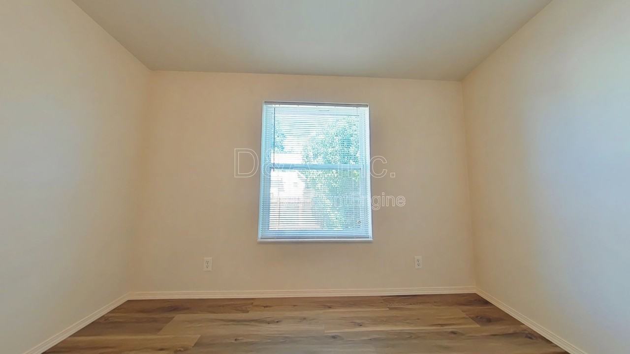 419 Nw 14th St - Photo 7 of 11