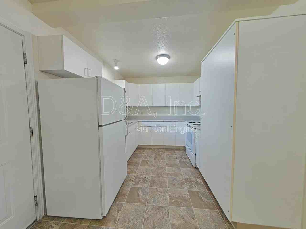 725 Sw 13th St #3 - Photo 3 of 8