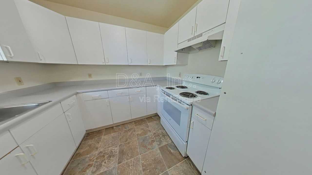725 Sw 13th St #3 - Photo 4 of 8