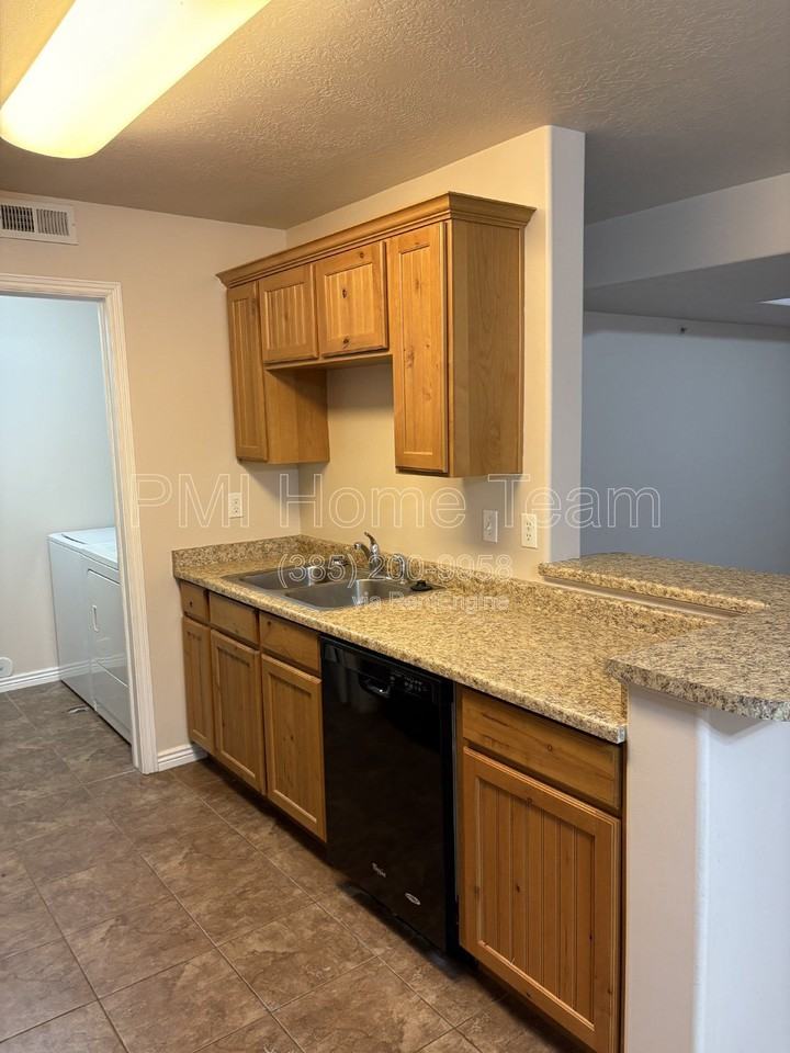 2510 Charleston Ave #B1 - Photo 2 of 18