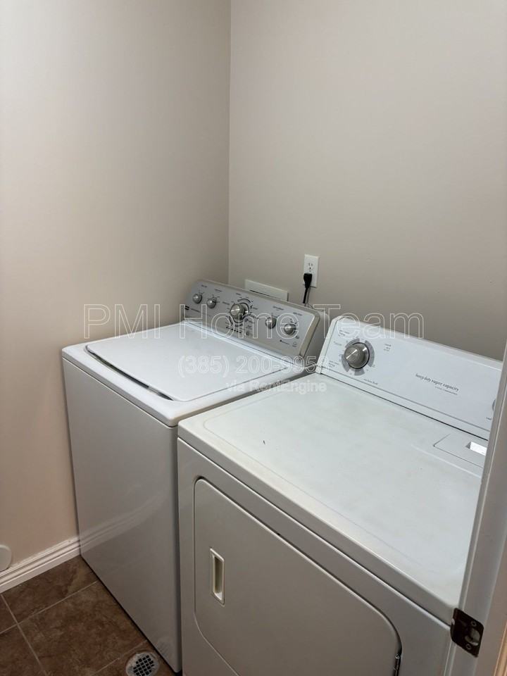 2510 Charleston Ave #B1 - Photo 3 of 18