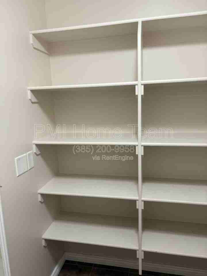 2510 Charleston Ave #B1 - Photo 4 of 18