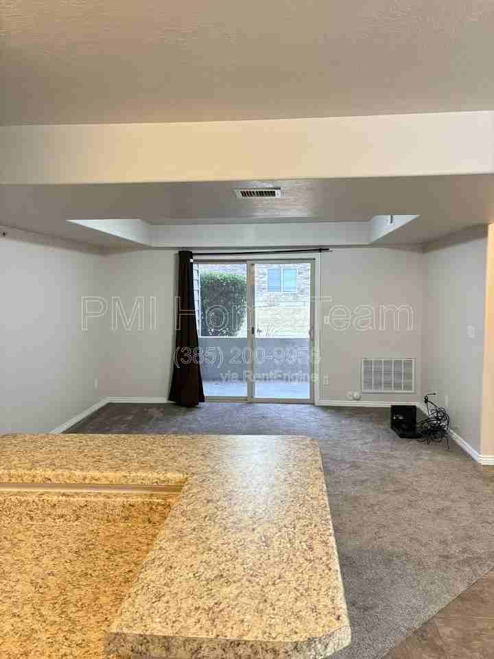 2510 Charleston Ave #B1 - Photo 5 of 18